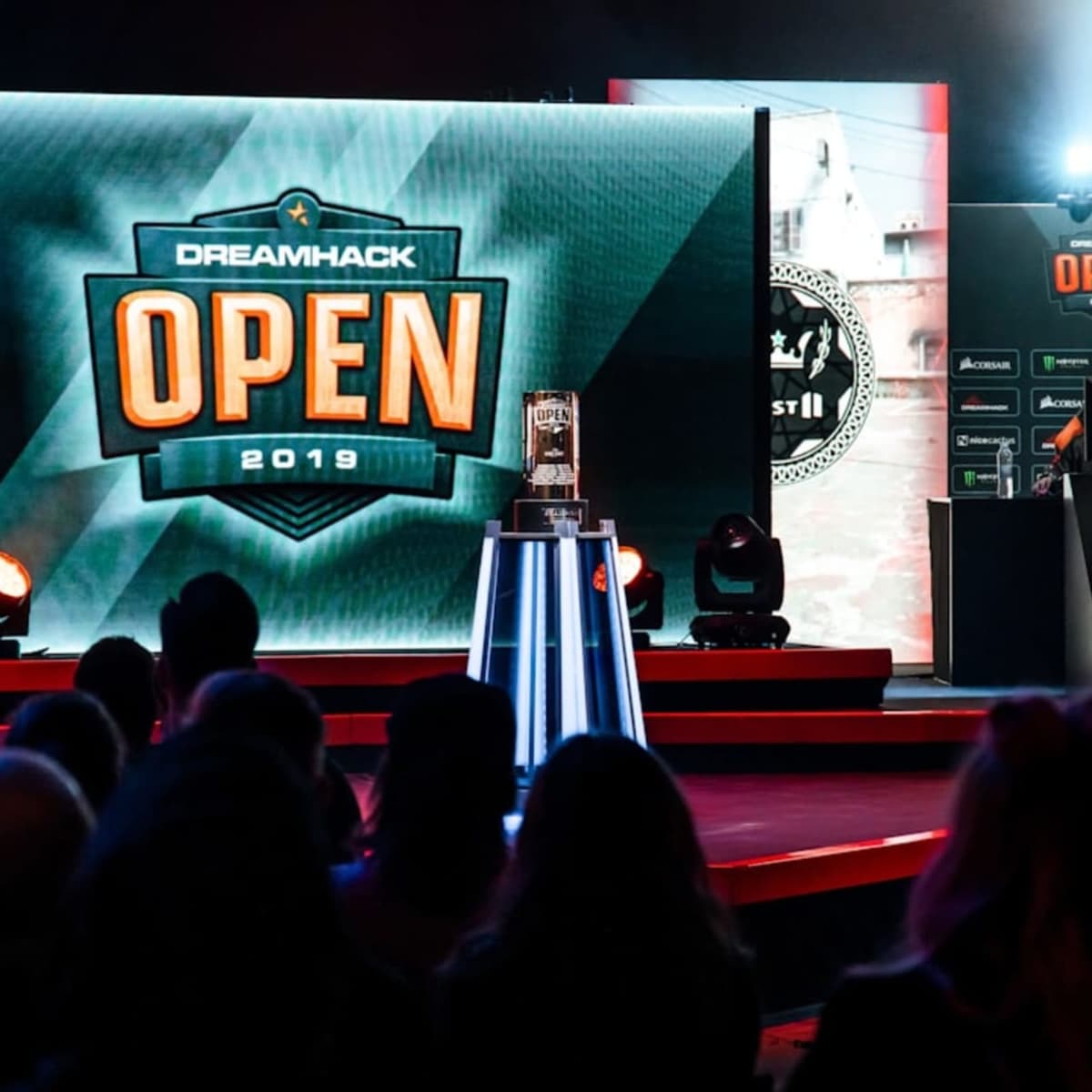 Attend an esports tournament